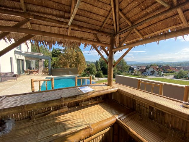 Outdoor Bambus Bar am Pool