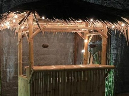 Kleine Tiki Bar aus Bambus
