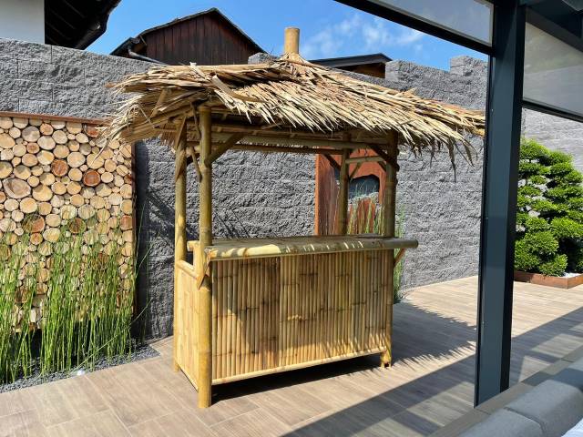 Kleine Outdoor Bar aus Bambus