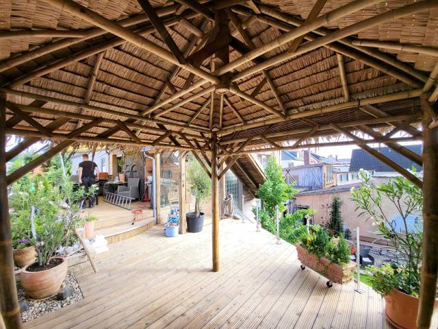 Bambus Pavillon mit Dach Konstruktion