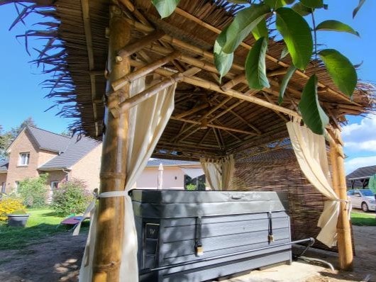 Whirlpool Pavillon aus Bambus